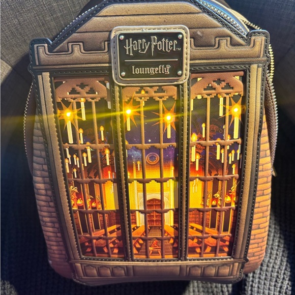 Loungefly Harry Potter Hogwarts Great Hall ✨LIGHT UP✨Mini Backpack - Picture 3 of 11